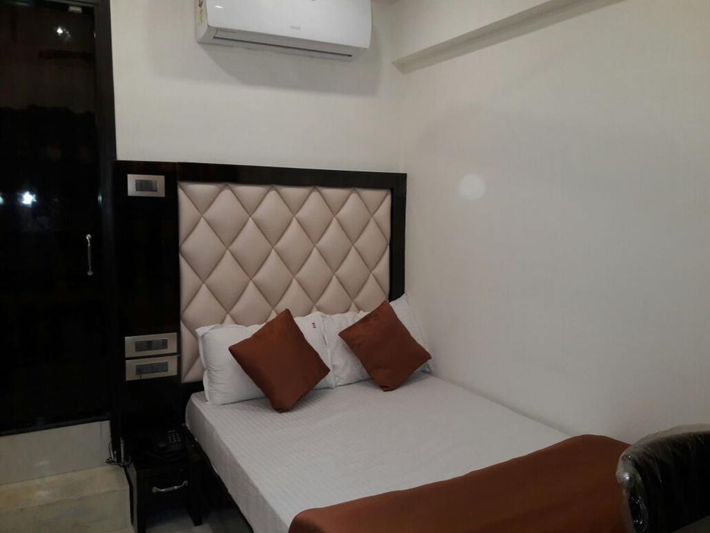 Hotel Karishma Mumbai Exterior photo