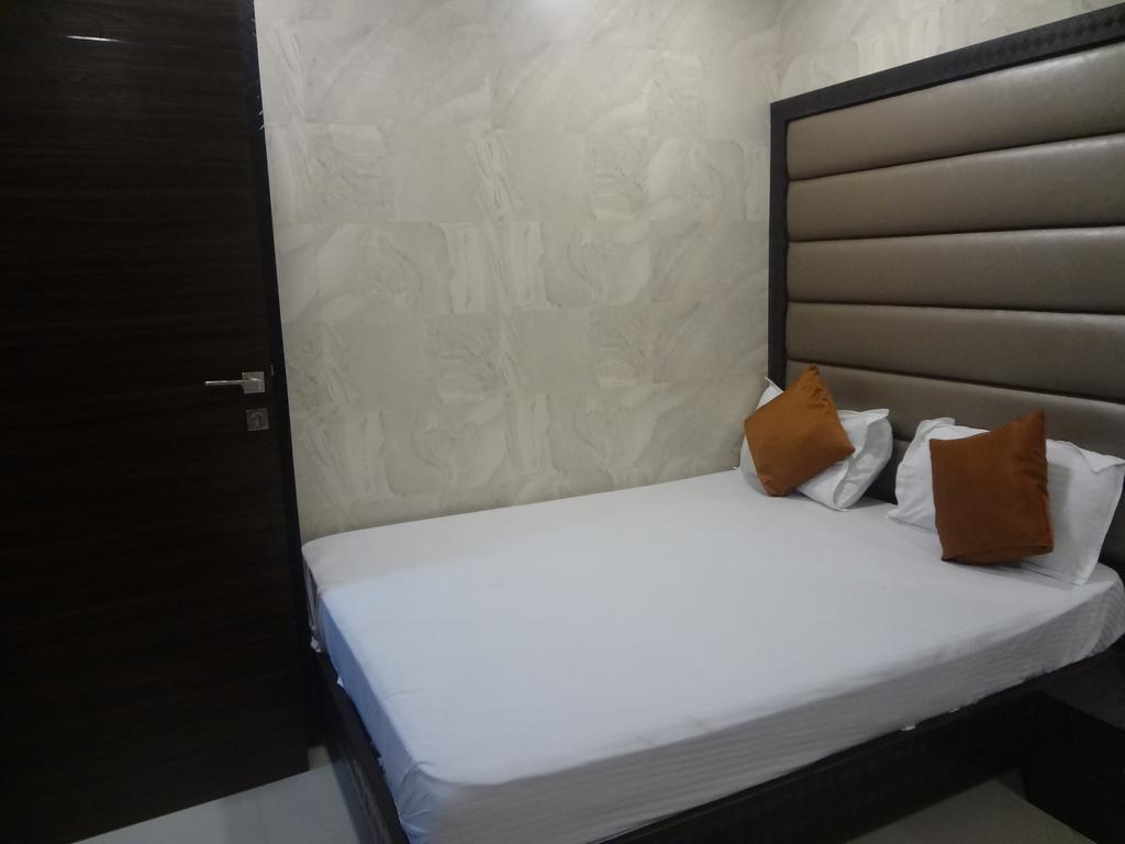 Hotel Karishma Mumbai Exterior photo
