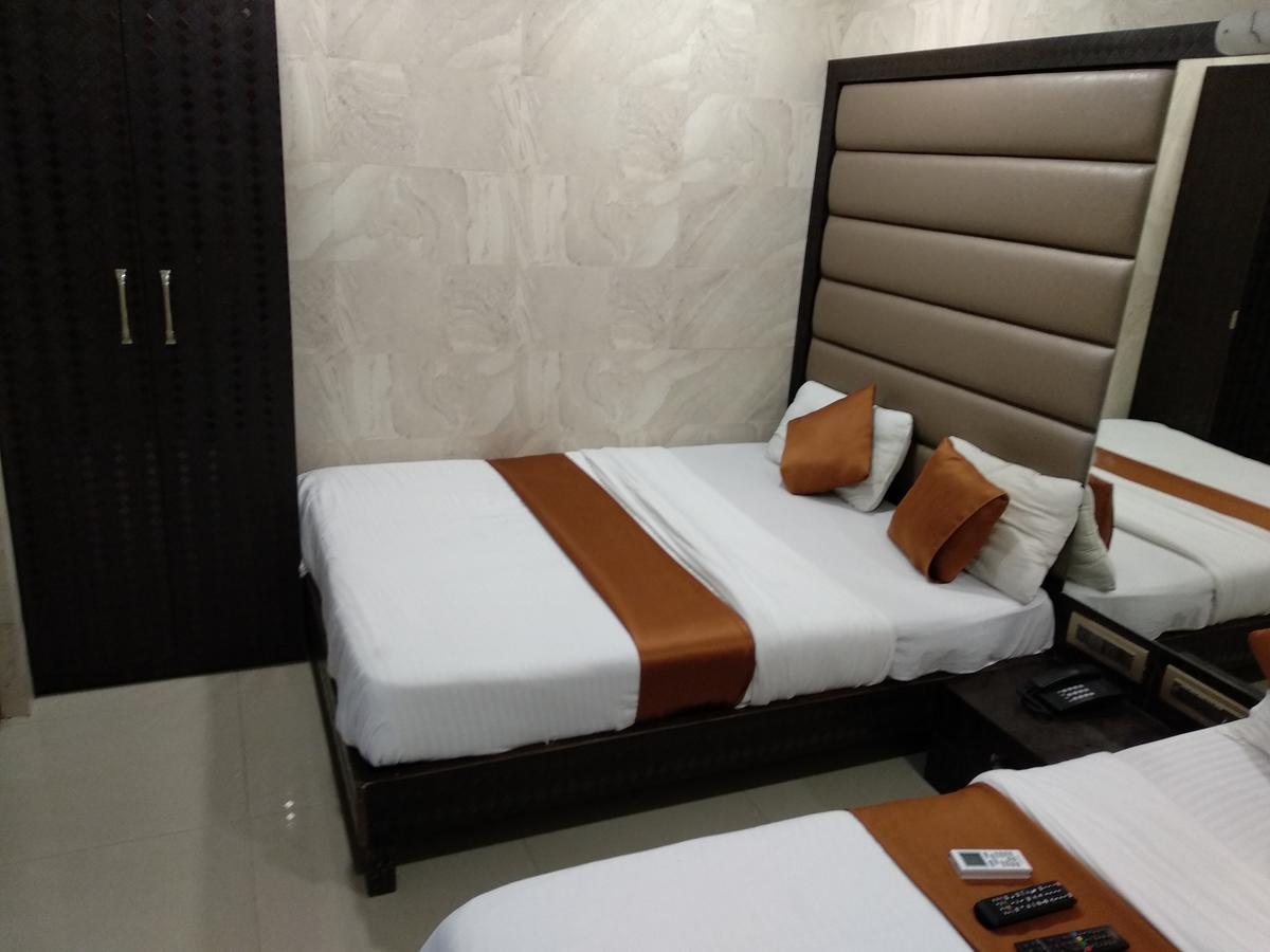 Hotel Karishma Mumbai Exterior photo