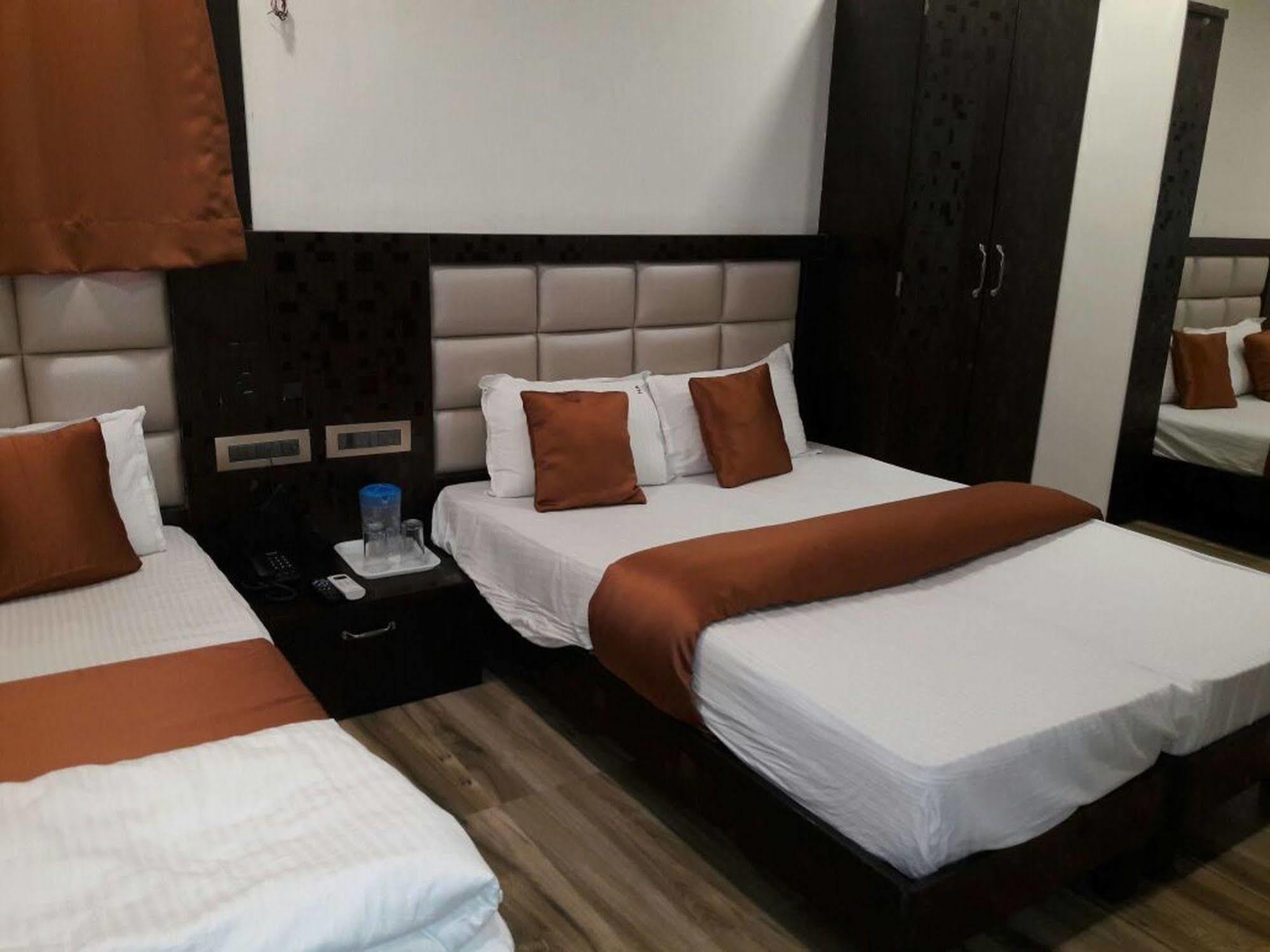Hotel Karishma Mumbai Exterior photo