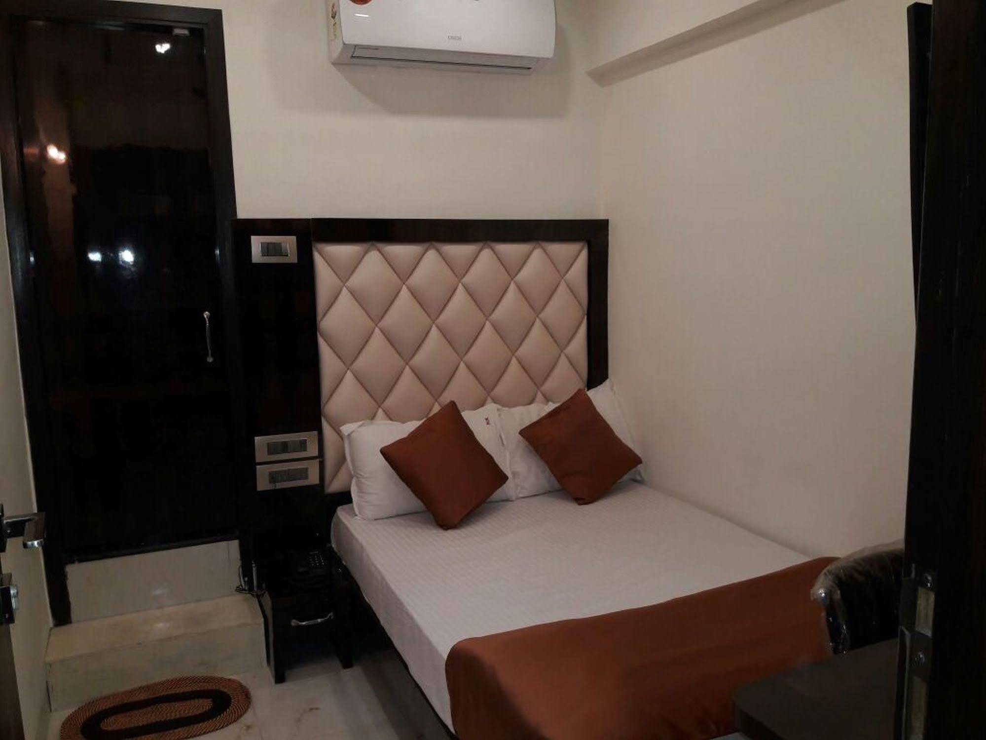 Hotel Karishma Mumbai Exterior photo