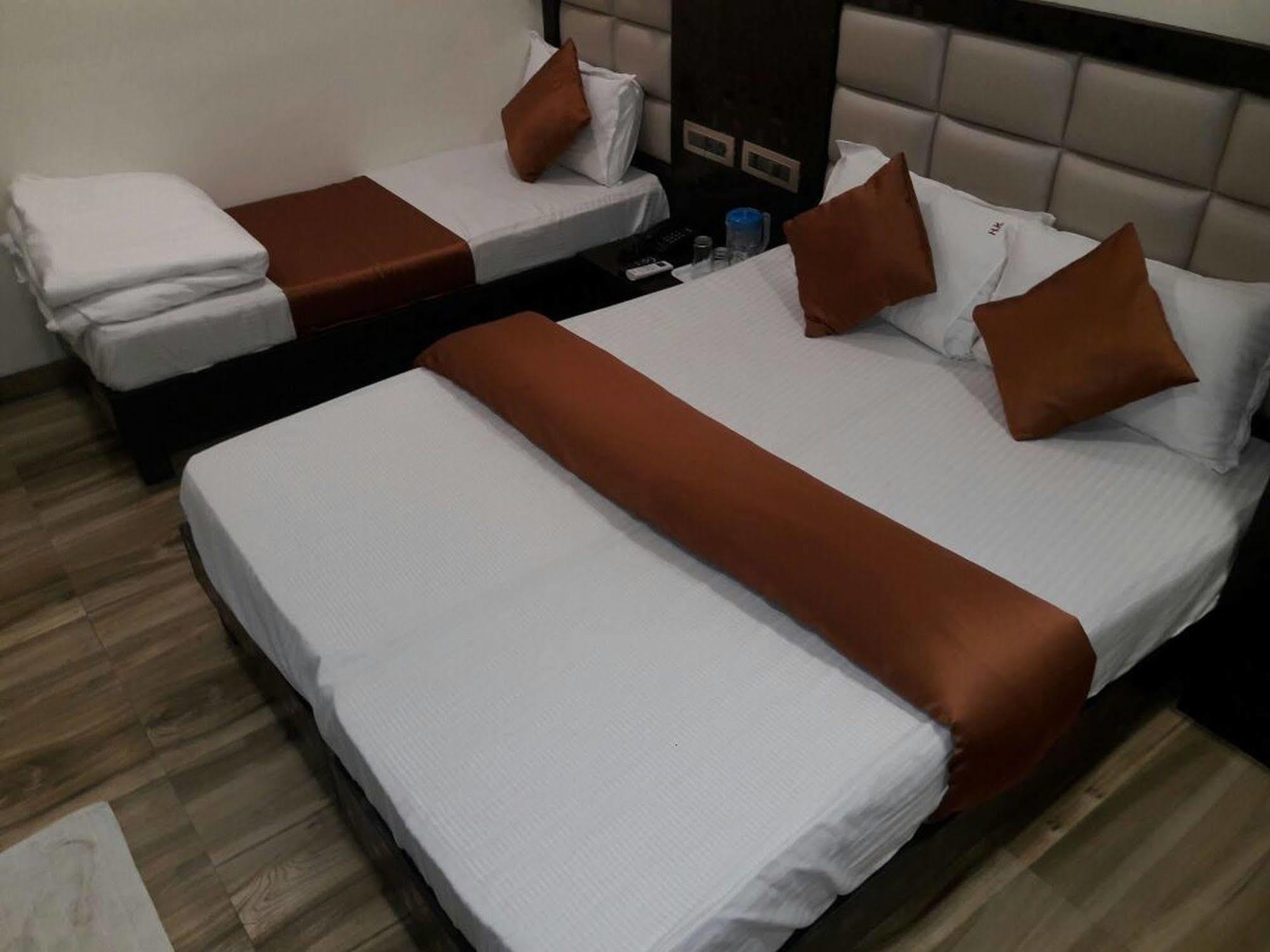 Hotel Karishma Mumbai Exterior photo
